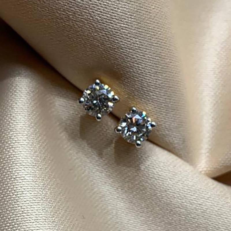 0.63ct SI/F-G Natural Round Cut Diamond Stud Earrings in 18k Yellow Gold