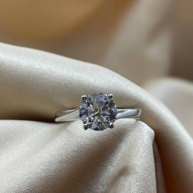 1.56ct VS1/D Lab Grown Round Cut Diamond Solitaire Ring in 18k White Gold