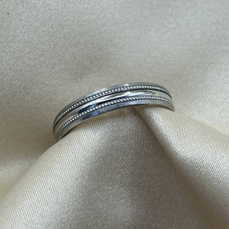 4mm Patterned Wedding Ring in Platinum