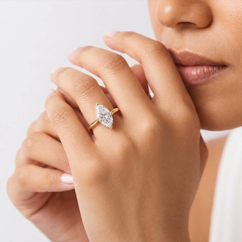 Verlobungsring mit Marquise-Diamanten
