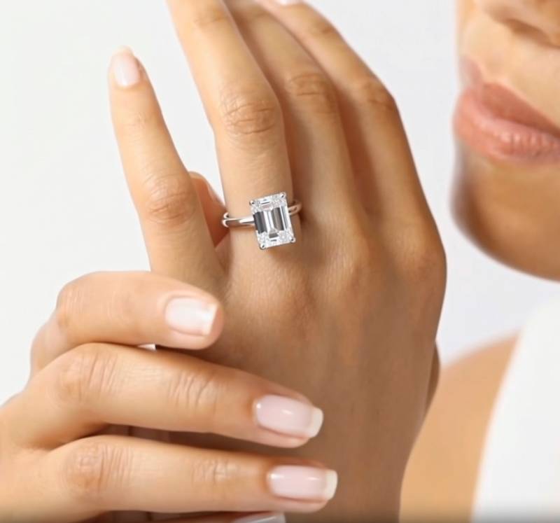 Verlobungsring mit Smaragd und Diamant