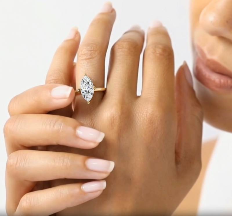 Verlobungsring mit Marquise-Diamanten