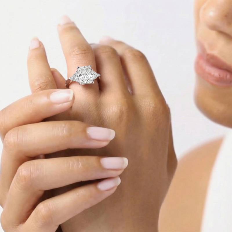 Eleganter Radiant- und Trillion-Diamant-Trilogie-Ring