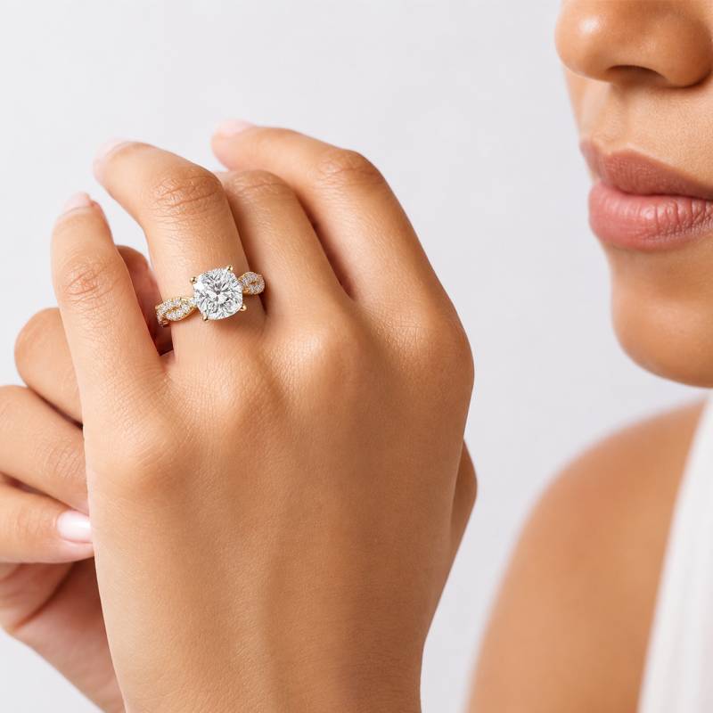 Vintage-Verlobungsring mit Infinity Twist Cushion-Diamanten