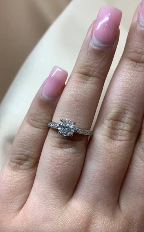 1.40ct SI2/G Natural Round Cut Diamond Shoulder Set Ring in Platinum