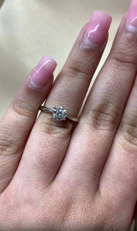 1.05ct SI2/G Natural Round Cut Diamond Six Claw Solitaire Ring in Platinum