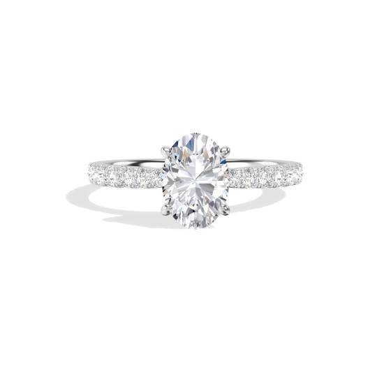 Ring mit ovalem Diamanten an der Schulter