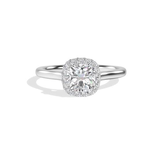 Kissenförmiger Diamantring mit einzelnem Halo