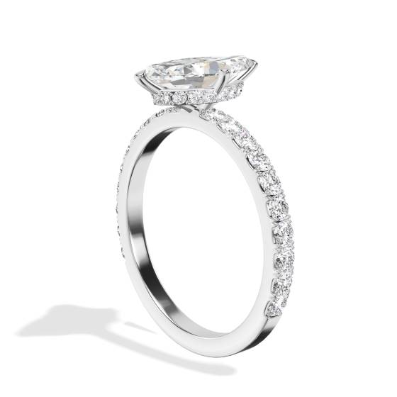 Marquise-Diamantring mit verstecktem Halo und Schulterfassung