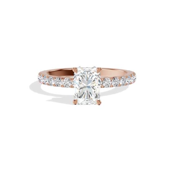 Ring mit strahlendem Diamanten und verstecktem Halo-Schulterteil