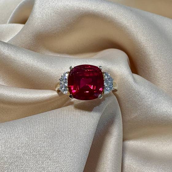 5.90ct VVS/ Cushion Ruby Gemstone Cluster Ring in 9k Yellow Gold