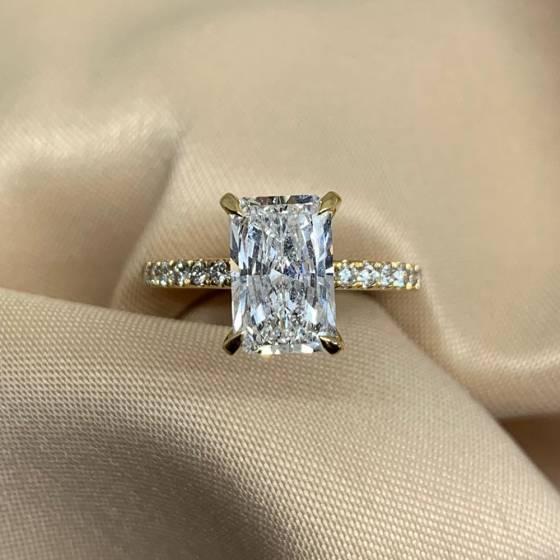 2.37ct VS1/D Lab Grown Radiant Diamond Shoulder Set Ring in 18k Yellow Gold