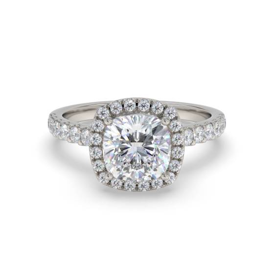 Kissenförmiger Diamantring mit Halo-Schulterfassung