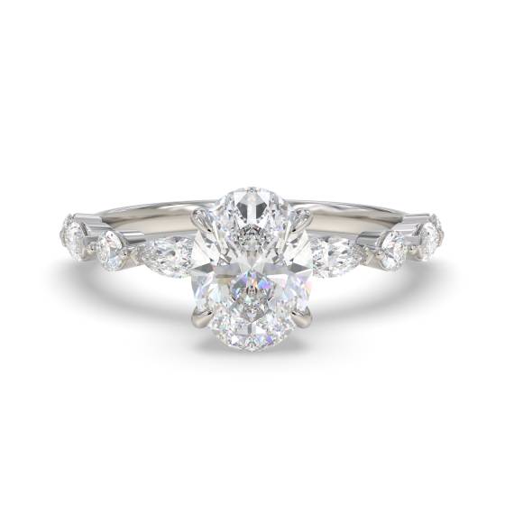 Ring mit ovalem Diamanten an der Schulter
