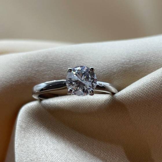 0.90ct I1/E Natural Round Cut Diamond Solitaire Ring in 18k White Gold
