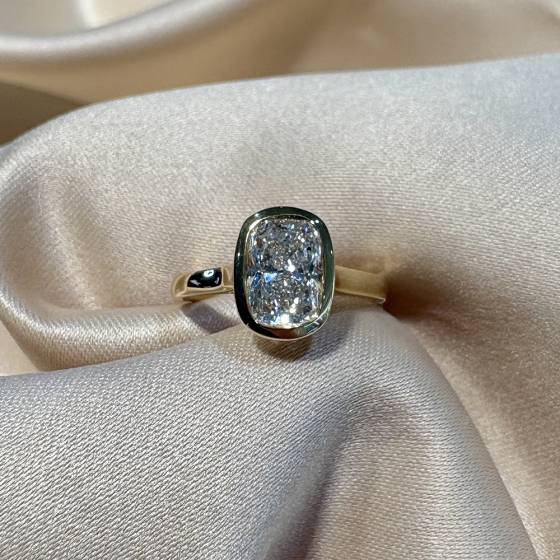 1.53ct VVS2/E Lab Grown Cushion Diamond Solitaire Ring in 18k Yellow Gold