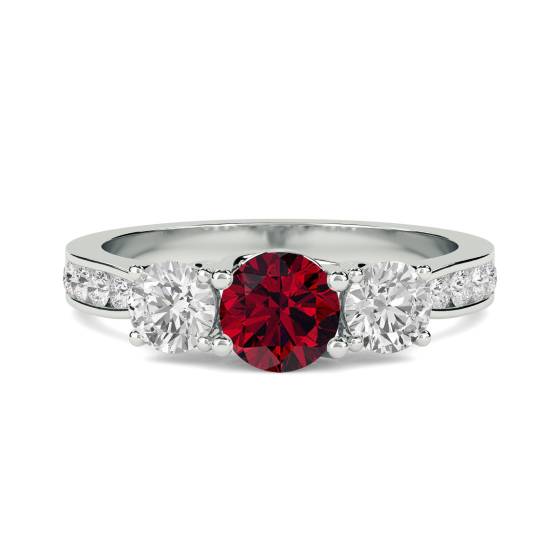 Dreisteiniger Rubin-/Diamantring mit Schulterdiamanten