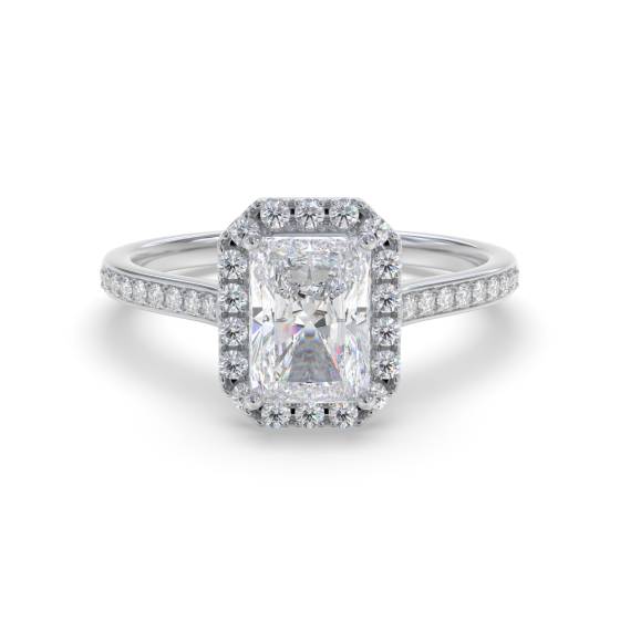 Ring mit strahlendem Diamanten und einzelnem Halo-Schulterteil