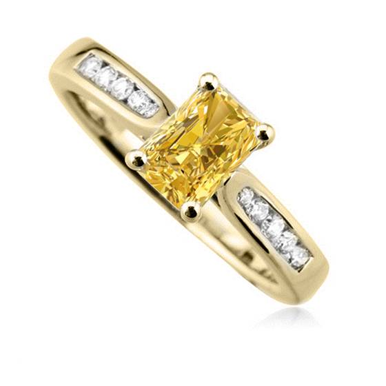 Ring mit gelbem, strahlendem Diamant-Halo und Schulterfassung