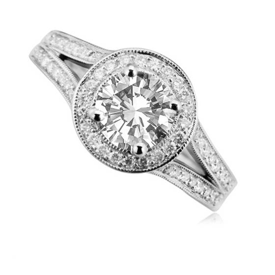 Ring mit 1,00 ct VS/ Rundschliff und Halo-Fassung aus natürlichem Diamanten