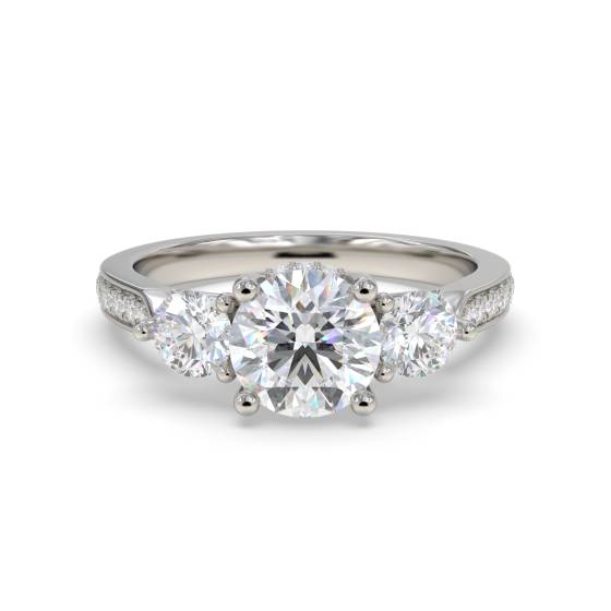 Dreisteiniger runder Diamantring mit Schulterdiamanten