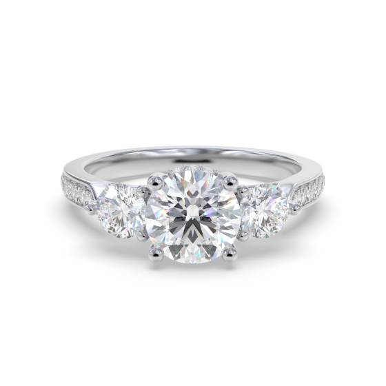 Dreisteiniger runder Diamantring mit Schulterdiamanten