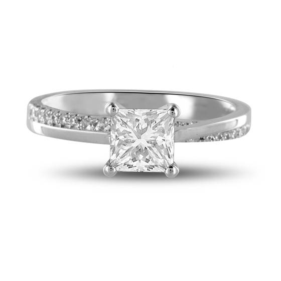 Ring mit 1,10 ct SI2/G Prinzessschliff-Naturdiamanten im Schulterbereich
