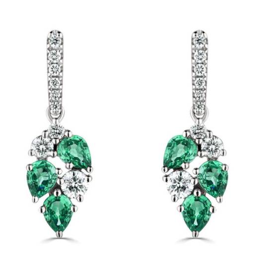 Tropfenförmige Ohrringe mit 135 Karat Diamanten und Smaragden