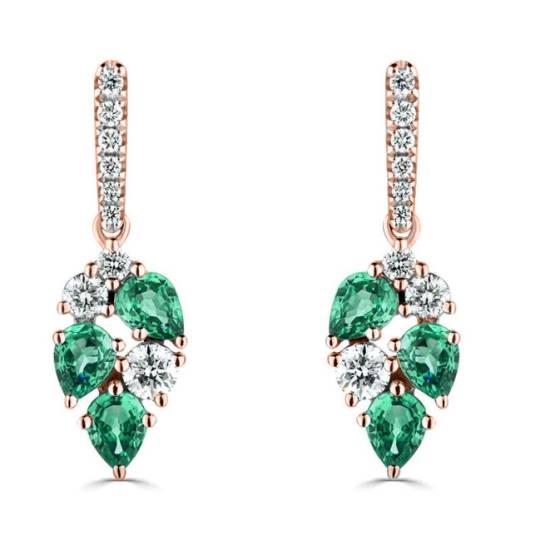 Tropfenförmige Ohrringe mit 135 Karat Diamanten und Smaragden