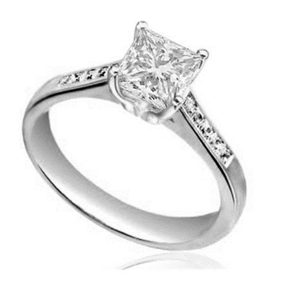 0,85 ct VS2/F Naturdiamant-Schulterring