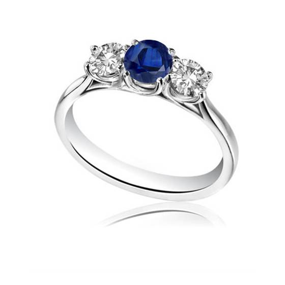 Moderner Trilogie-Ring mit rundem Diamanten und blauem Saphir