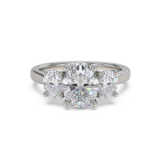Eleganter ovaler Diamant-Trilogie-Ring