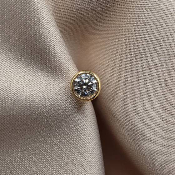 0.74ct SI/G Natural Round Diamond Mens Bezel Set Single Stud Earring in 18k Yellow Gold