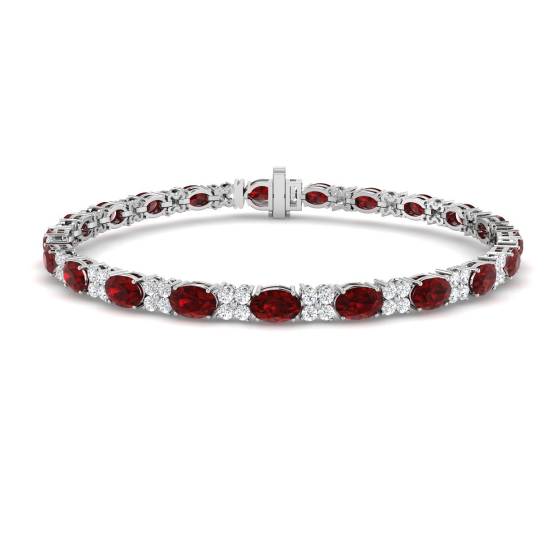Armband mit ovalem Rubin (7,70 ct, VS/E-F) und runden Diamanten
