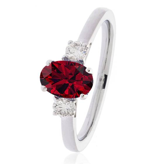 Dreisteiniger Rubin-Diamant-Ring mit Schulterdiamanten