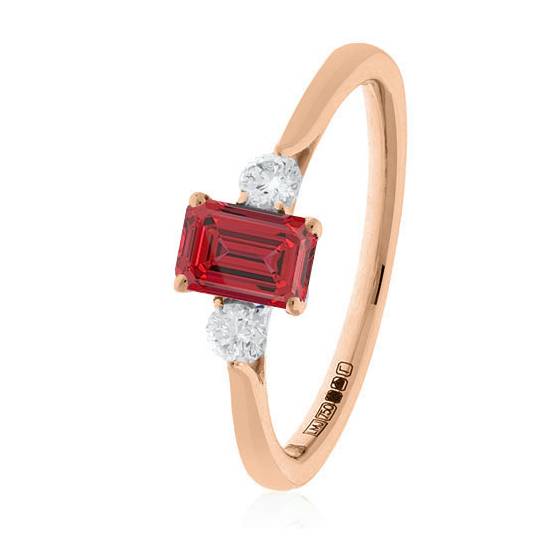 Dreisteiniger Rubin-Diamant-Ring mit Schulterdiamanten
