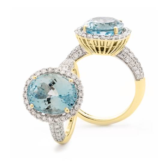 Ovaler Aquamarinring mit 7,35 ct und Diamant-Halo