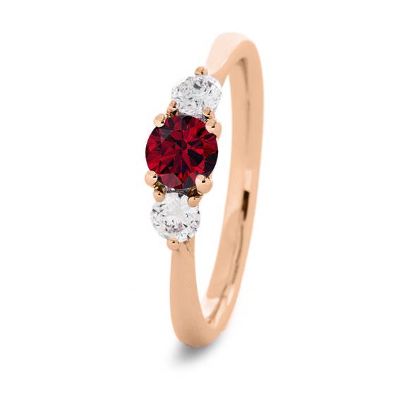 Dreisteiniger Rubin-Diamant-Ring mit Schulterdiamanten