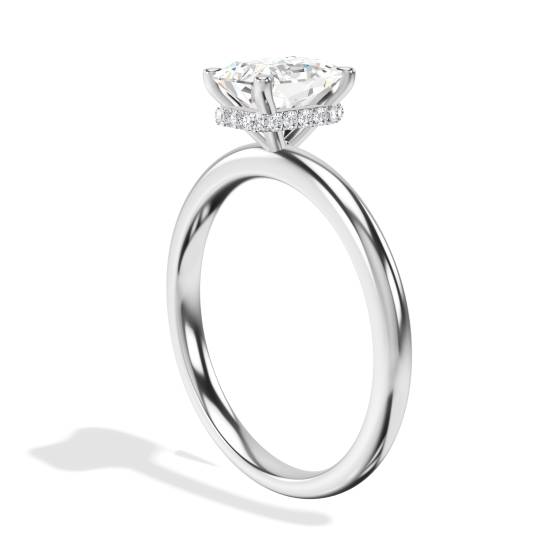 Strahlender Diamantring mit verstecktem Halo