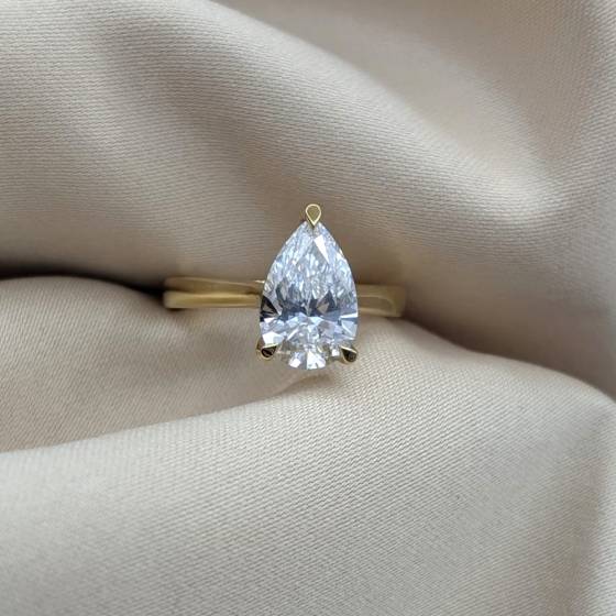 1.47ct VVS2/D Lab Grown Pear Diamond Solitaire Engagement Ring in Platinum