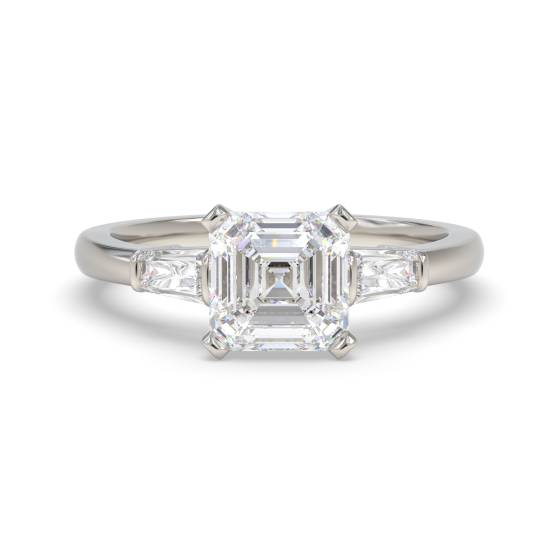Eleganter Trilogie-Ring mit Asscher- und Baguette-Diamanten