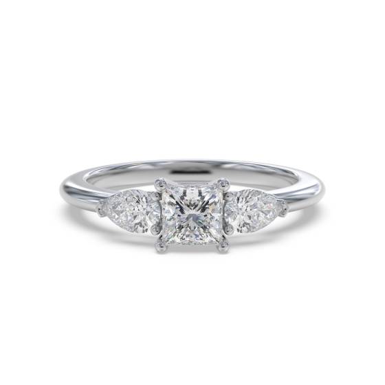 Eleganter Trilogie-Ring aus Prinzess- und Birnenschliff-Diamanten