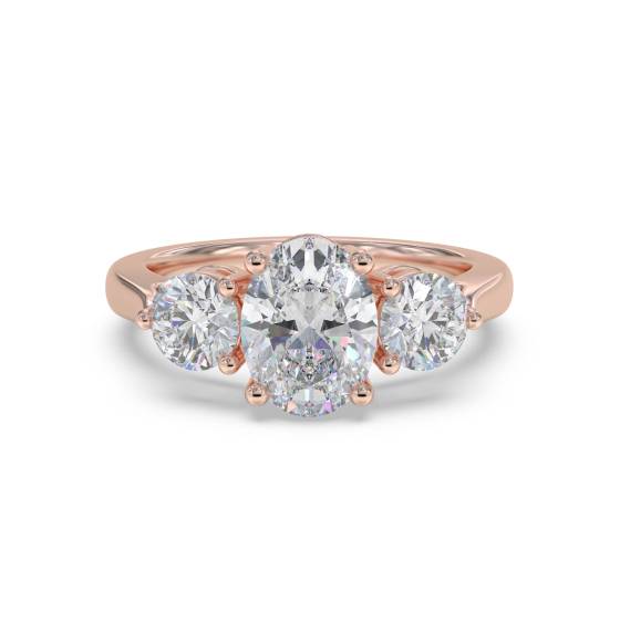 Eleganter Trilogie-Ring mit ovalen und runden Diamanten