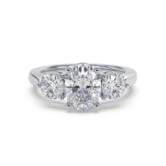 Eleganter Trilogie-Ring mit ovalen und runden Diamanten