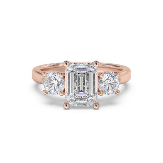 Klassischer Trilogie-Ring mit Smaragd und rundem Diamanten