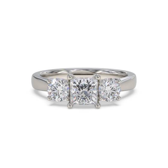 Stilvoller Trilogie-Ring mit Prinzess- und Runddiamanten