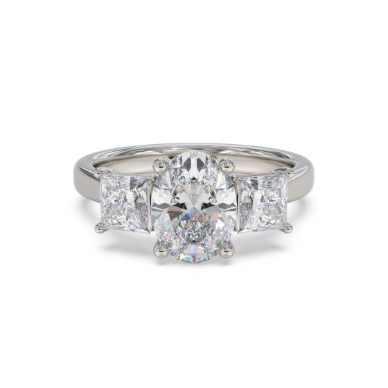 Traditioneller ovaler und Prinzess-Diamant-Trilogie-Ring