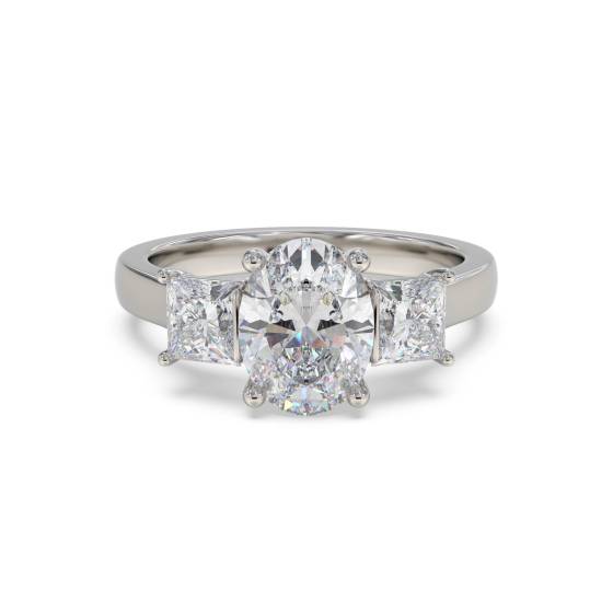 Traditioneller ovaler und Prinzess-Diamant-Trilogie-Ring