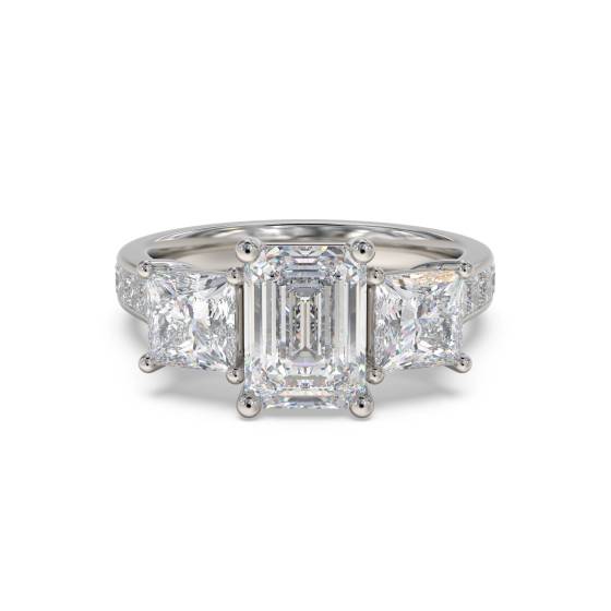 Dreisteiniger Diamantring mit Schulterdiamanten