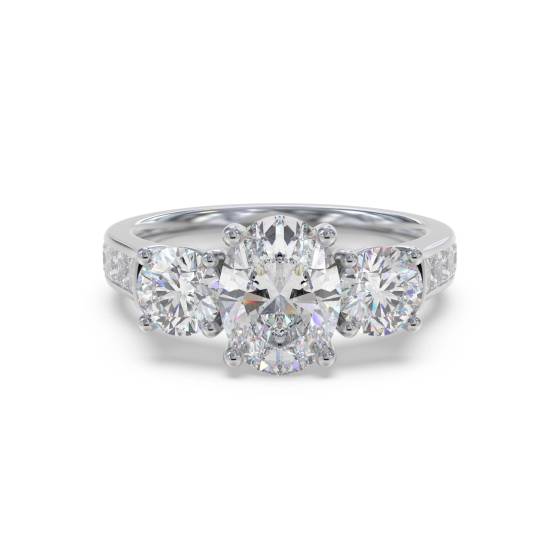 Dreisteiniger Diamantring mit Schulterdiamanten